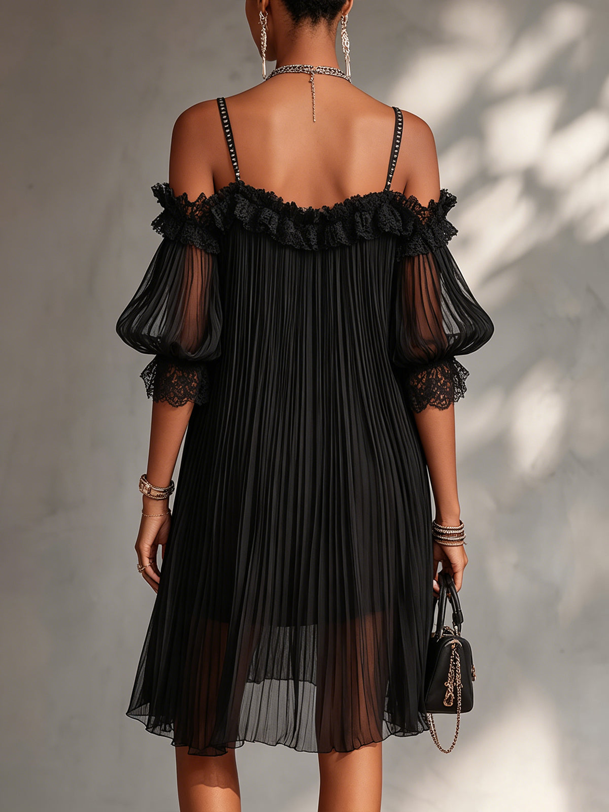 Vittoria | Mini abito nero in chiffon con spalle scoperte e bordino in pizzo