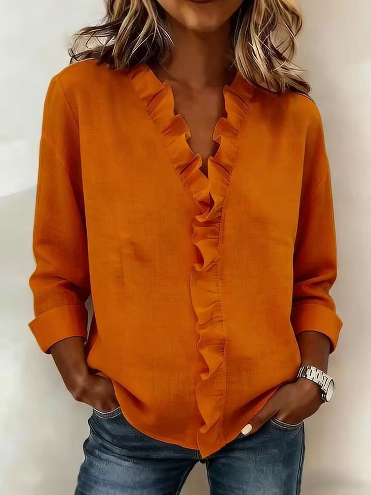 Chiara™ | Blusa con scollo a V e volant delicati