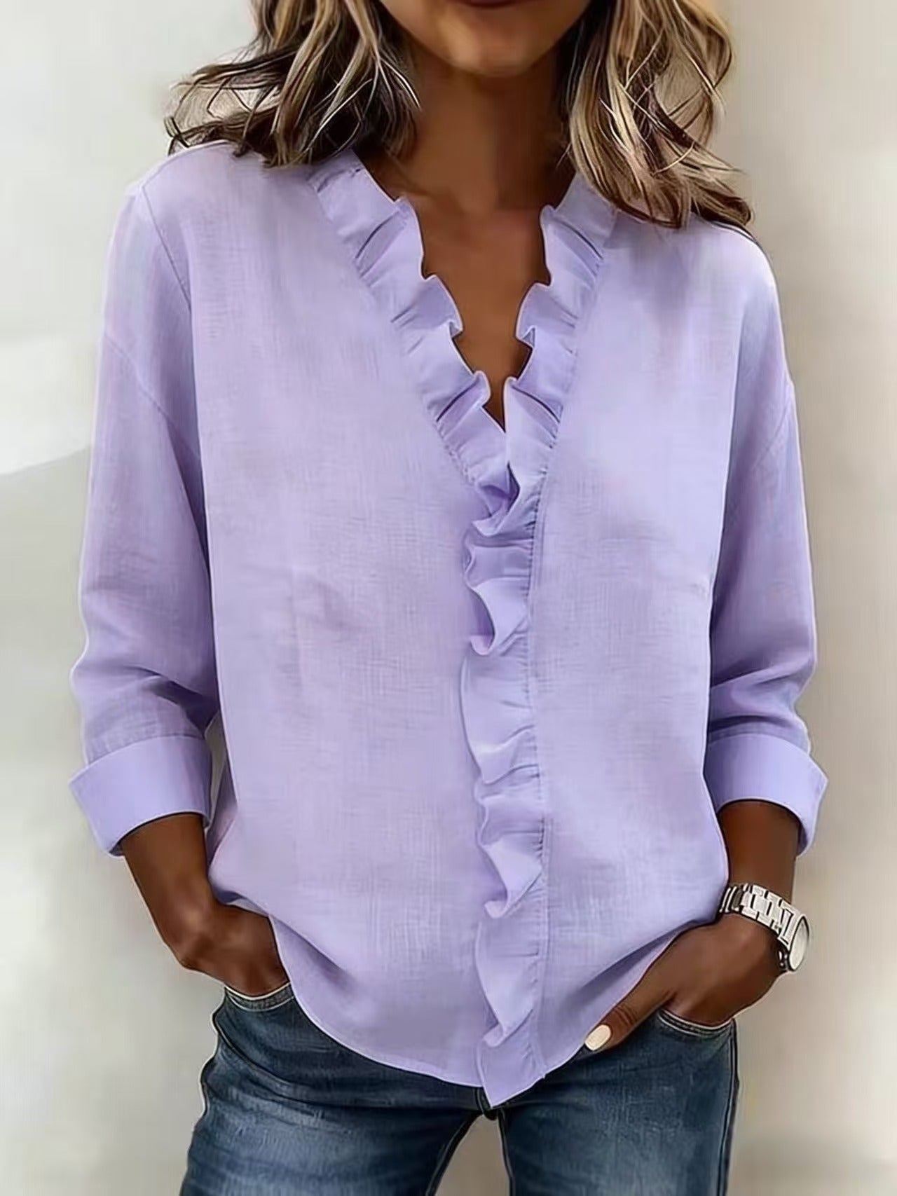 Chiara™ | Blusa con scollo a V e volant delicati